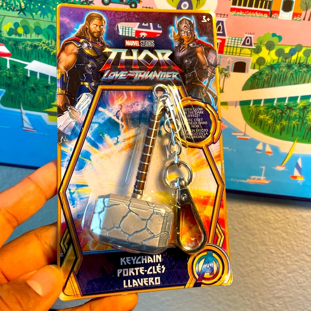 THOR LOVE AND THUNDER KEYCHAIN